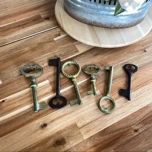 HOME DECOR 6 DECORATIVE KEYS